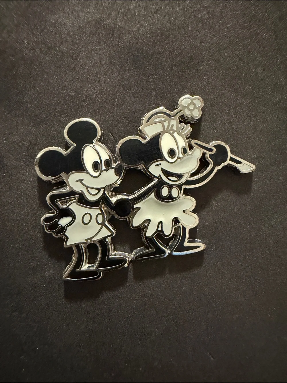 Mickey Through The Years Collection Mystery 2 Pin Card Set 1928 Mickey & Minnie